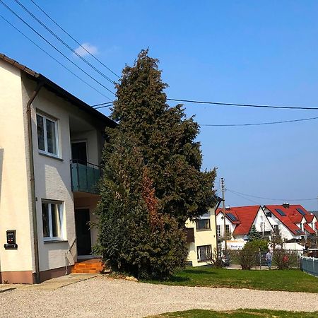 Ferienwohnungen / Ferienhaus Adelsried Exterior photo